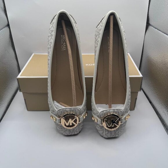 Michael Kors Fulton Moccasin in Vanilla Size 7.5 Gold Metal Accents - Picture 3 of 9